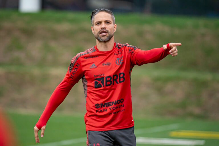 Diego Ribas ganha vaga de Thiago Maia no time titular para semifinal contra o Athletico