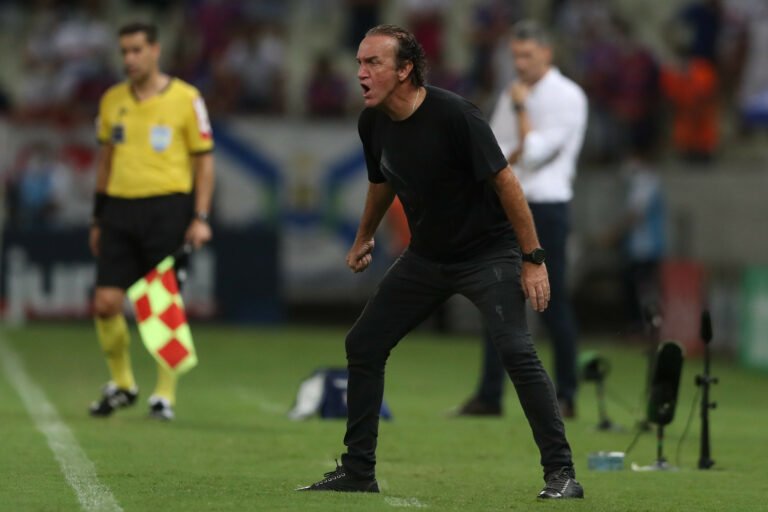 Cuca projeta duelo final com Flamengo e não vê vantagem para o Atlético