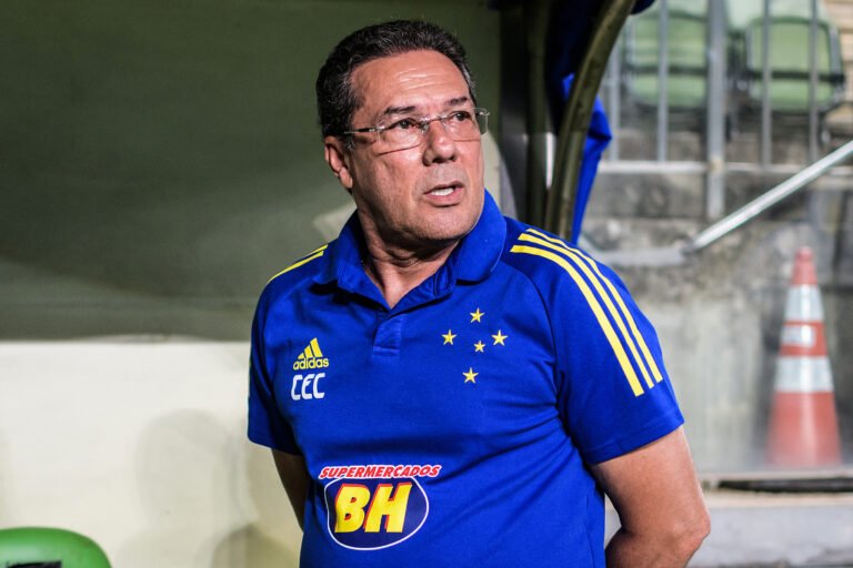 Vanderlei Luxemburgo critica atuação do Cruzeiro em derrota para o Remo