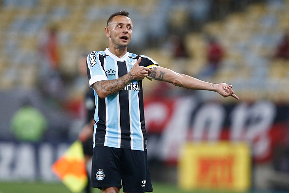 Rafinha nega que não irá renovar com o Grêmio e que tenha propostas de outros clubes