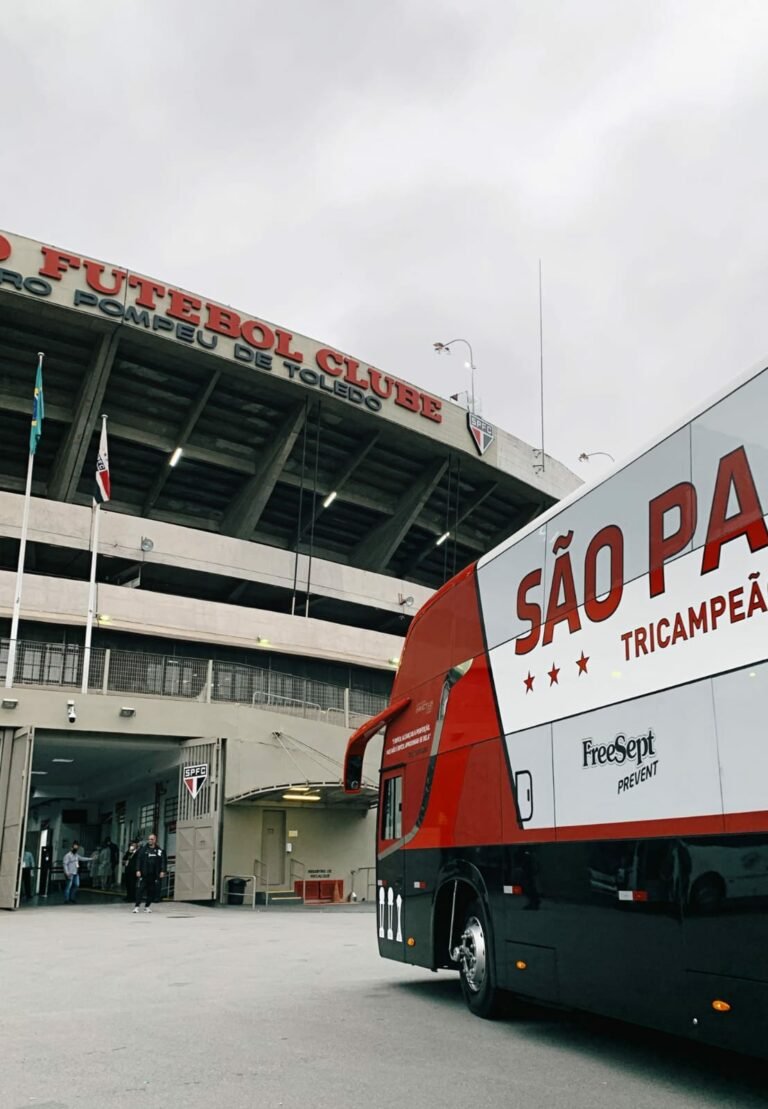 São Paulo é o time brasileiro que mais faturou com transferências na década