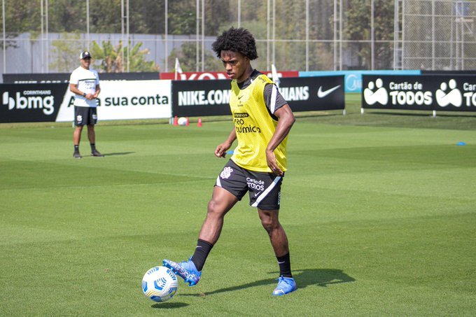 Willian disse estar ansioso para rever a torcida do Corinthians na Arena