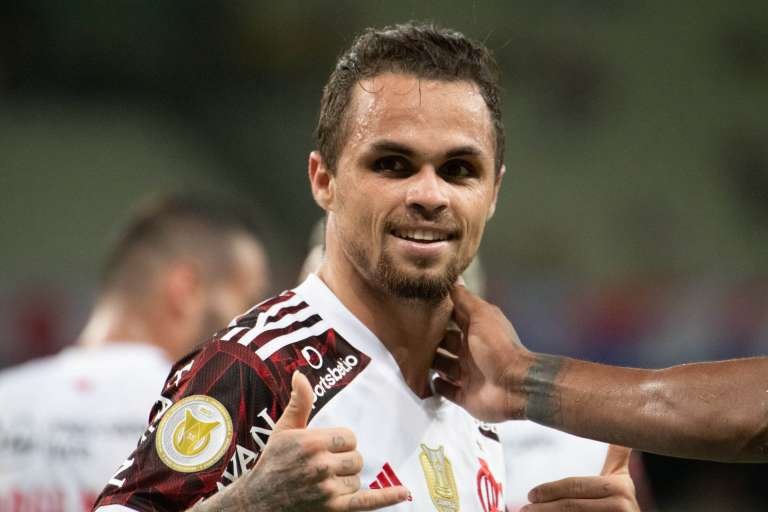 Michael comemora vitória e enaltece Renato Gaúcho: “É como um paizão“