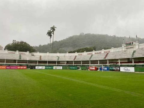 Jornalista diz que Fluminense planeja colocar grama sintética nas Laranjeiras