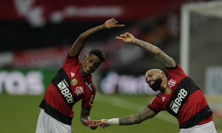 Gabigol e Bruno Henrique treinam e devem reforçar o Flamengo na semi da Copa do Brasil