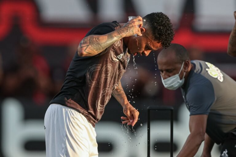 Atlético-MG tem jogador suspenso e dois pendurados para jogo contra o Fortaleza