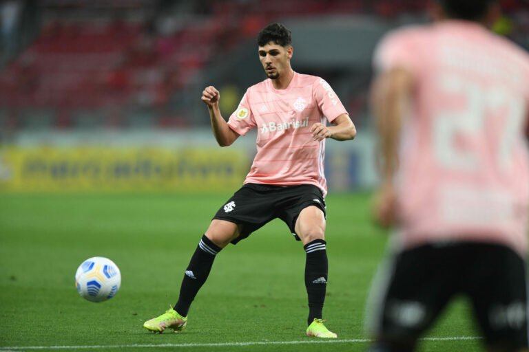 Johnny projeta a partida contra o Corinthians: “Temos que encarar como uma final”
