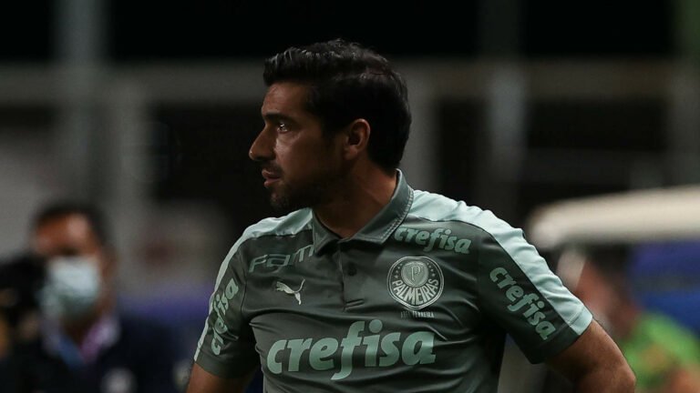 Abel Ferreira dispara contra a arbitragem após derrota do Palmeiras