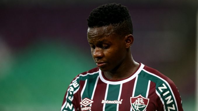 Cazares tem futuro incerto no Fluminense para a próxima temporada