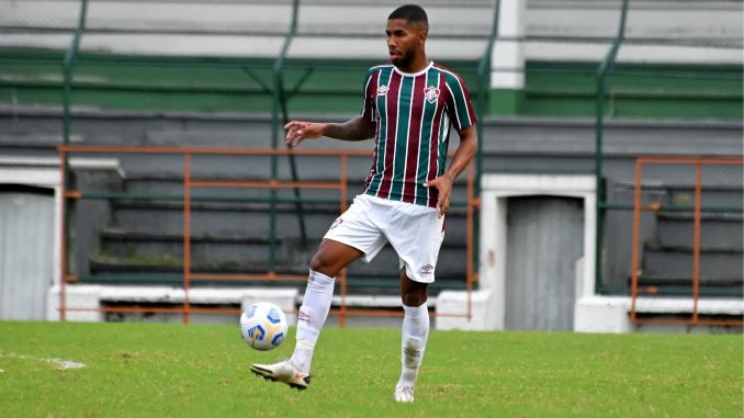 Após rescindir com o Fluminense, zagueiro Higor acerta com Sabah, do Azerbaijão