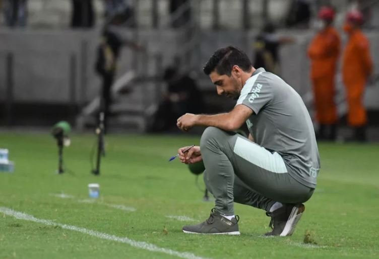 Abel aprova atuação do Palmeiras, critica gol anulado e questiona VAR