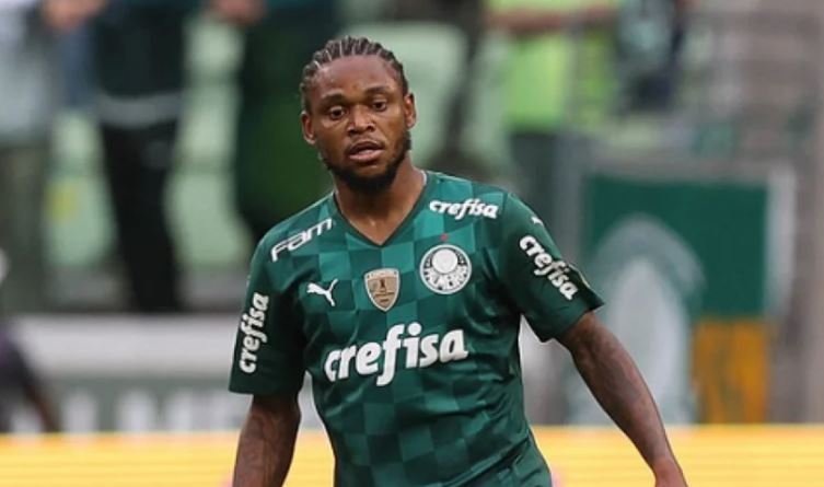 Abel Ferreira defende Luiz Adriano após críticas da torcida