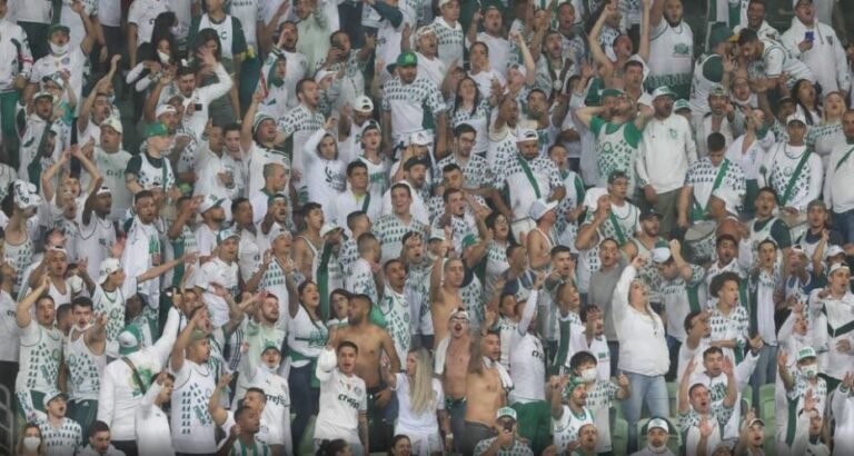 Mesmo após protestos, Abel elogia torcida do Palmeiras e assume culpa por derrota