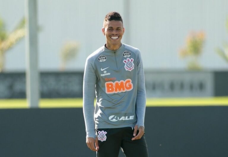 Corinthians pode ter retorno de volante emprestado