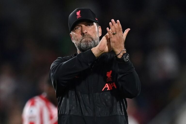 Klopp ressalta importância da vacinação e compara recusa com dirigir bêbado