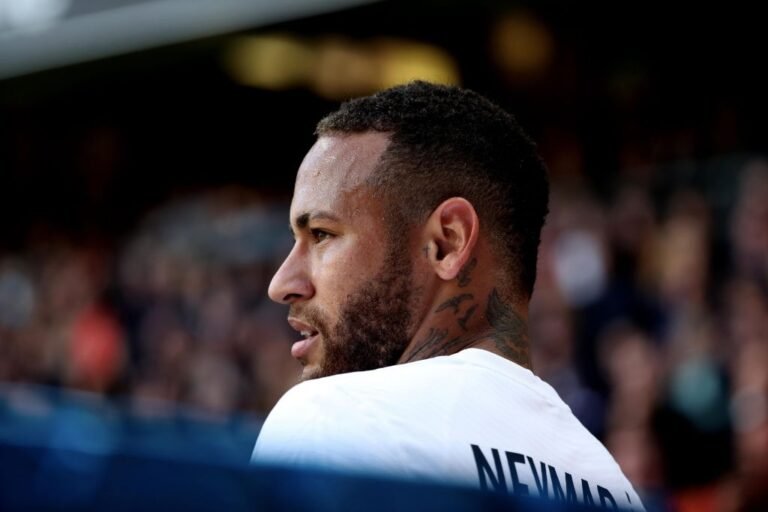 Jornal francês critica condição física de Neymar