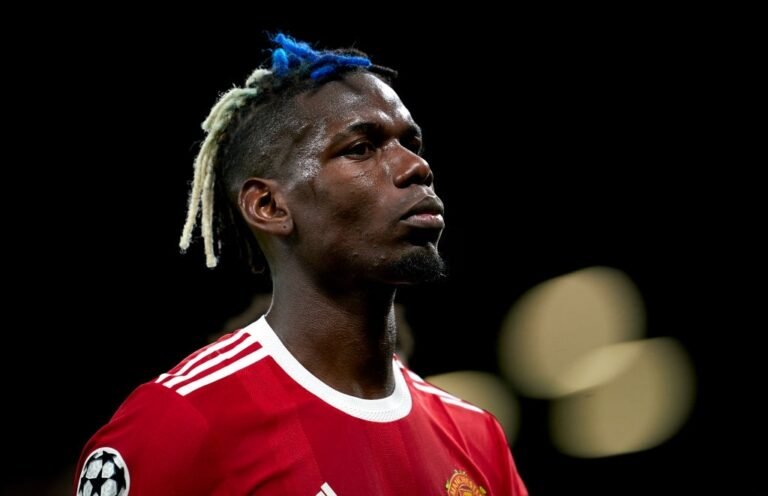 Alvo do PSG, Pogba decide renovar com Manchester United, diz jornal