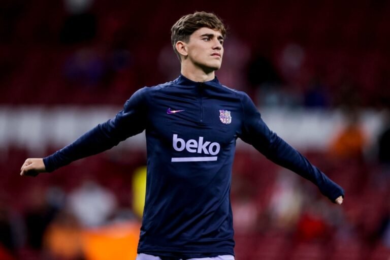 Barcelona encaminha renovação de Gavi com multa rescisória bilionária