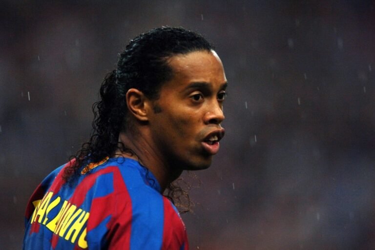 Ronaldinho é eleito melhor jogador dos anos 2000 por revista inglesa