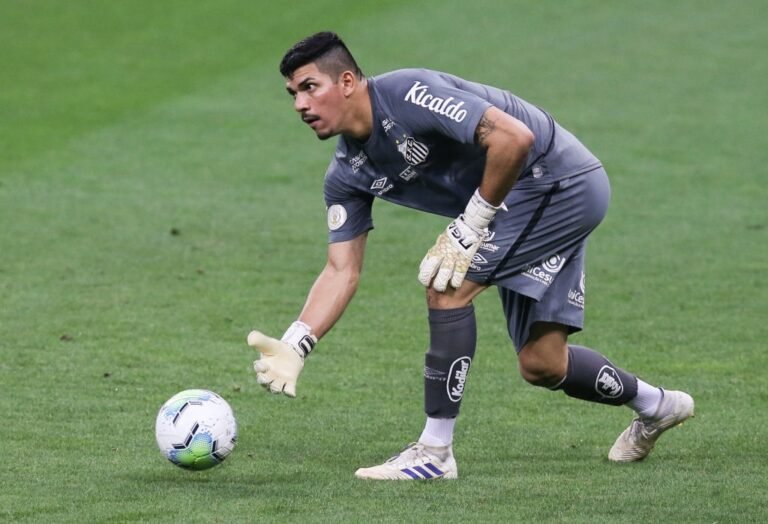 Especulado no Flamengo, João Paulo negocia renovação com Santos e dificulta plano do Rubro-Negro