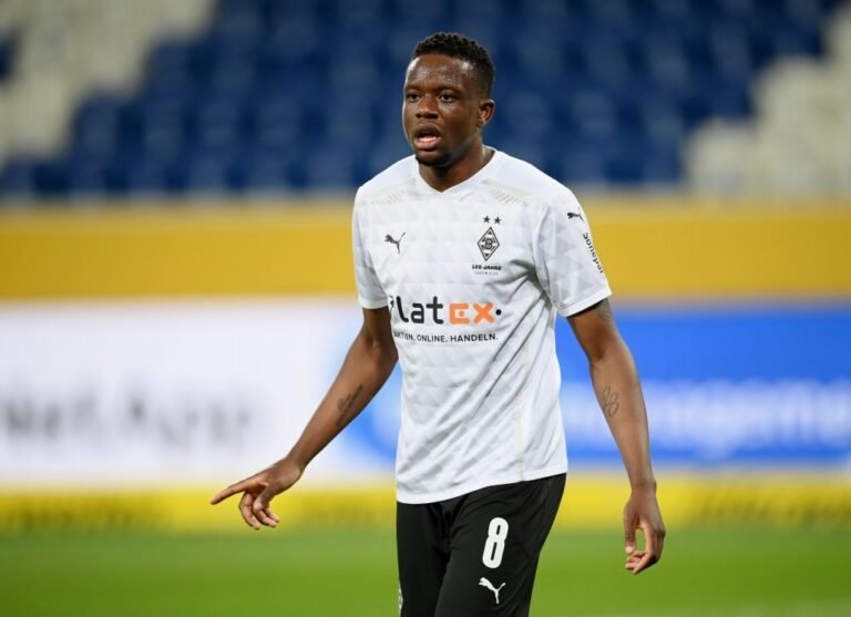 Denis Zakaria entra na mira do Barcelona