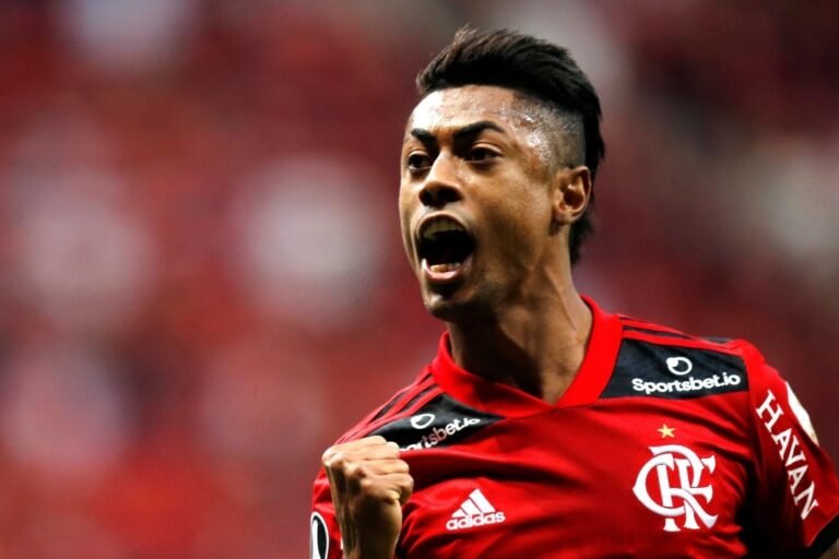 Bruno Henrique é processado por torcedora do Flamengo por motivo inusitado