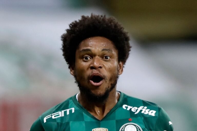 Luiz Adriano está fora dos planos do Palmeiras para 2022, diz jornalista