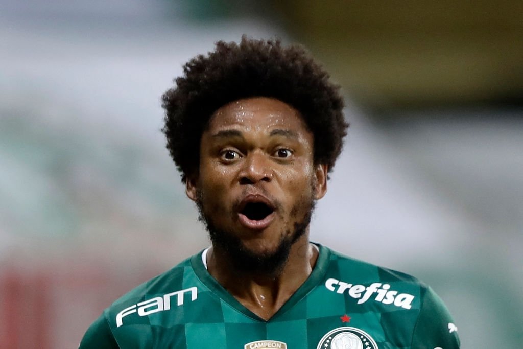 Qual a situação do Luiz Adriano no Palmeiras?