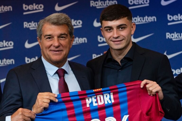 Saudade? Presidente do Barcelona se confunde e chama Pedri de Messi