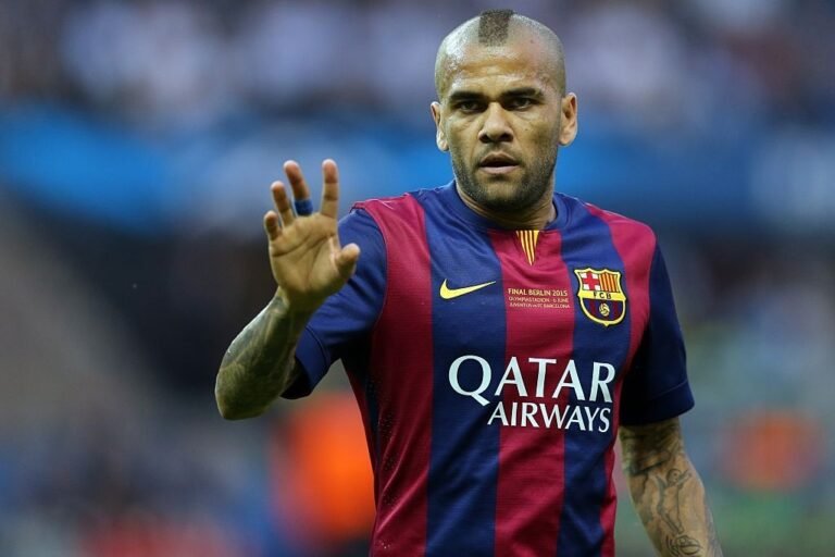 Daniel Alves confirma desejo de voltar ao Barcelona: “Basta me ligar”