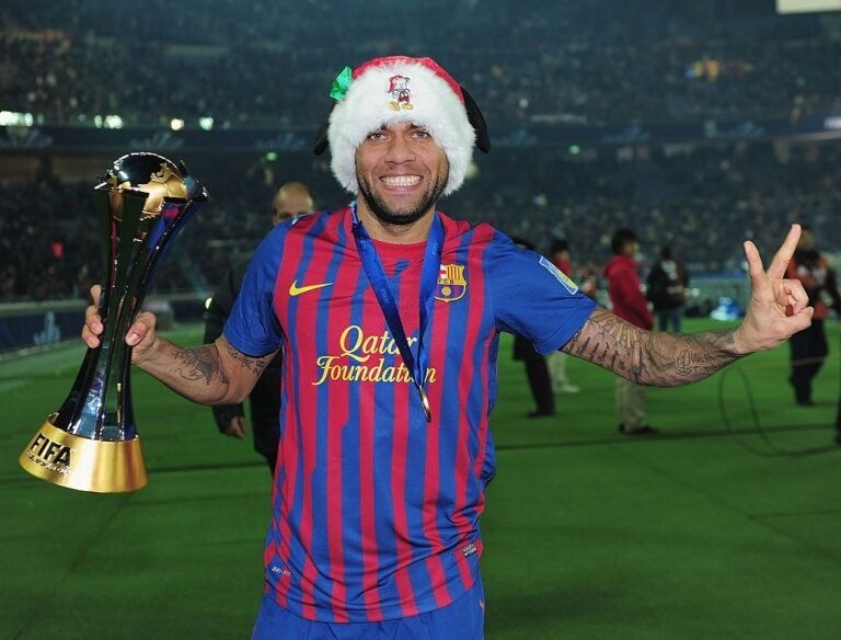 Koeman fala sobre possível contratação de Daniel Alves: “Ninguém me disse nada”