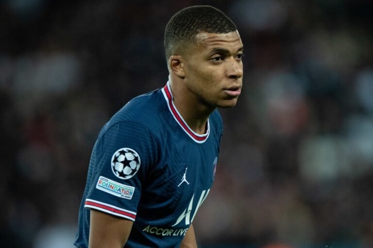 PSG define plano para evitar saída de Mbappé a custo zero