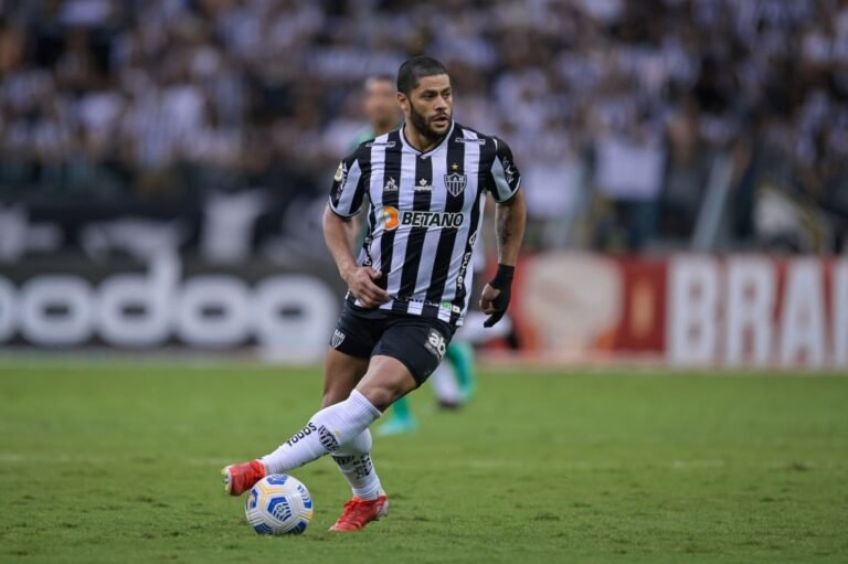 Presidente do Atlético-MG fala sobre possibilidade de vender Hulk