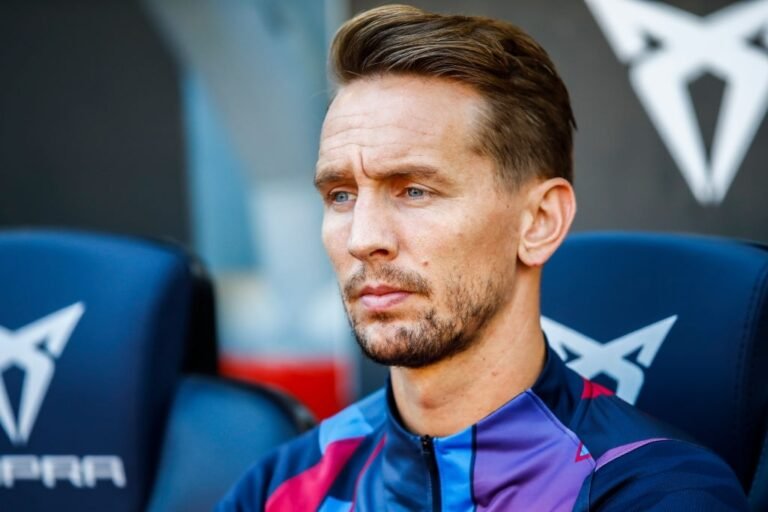 Barcelona tentará se livrar de Luuk de Jong em janeiro, diz jornal