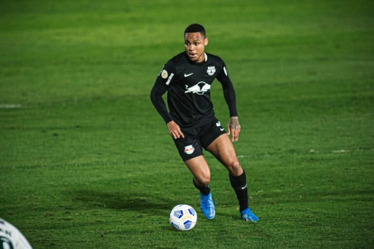 Emprestado pelo Flamengo, Natan cumpre meta e será comprado pelo Bragantino