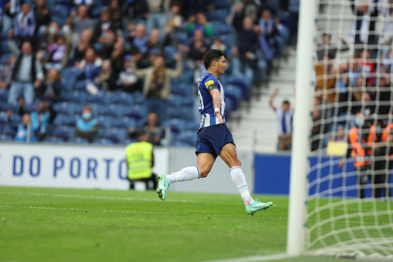Porto vence Boavista no dérbi da invicta e assume liderança do campeonato