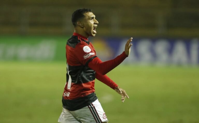 Flamengo tem conversas avançadas para renovar com destaque do Sub-17
