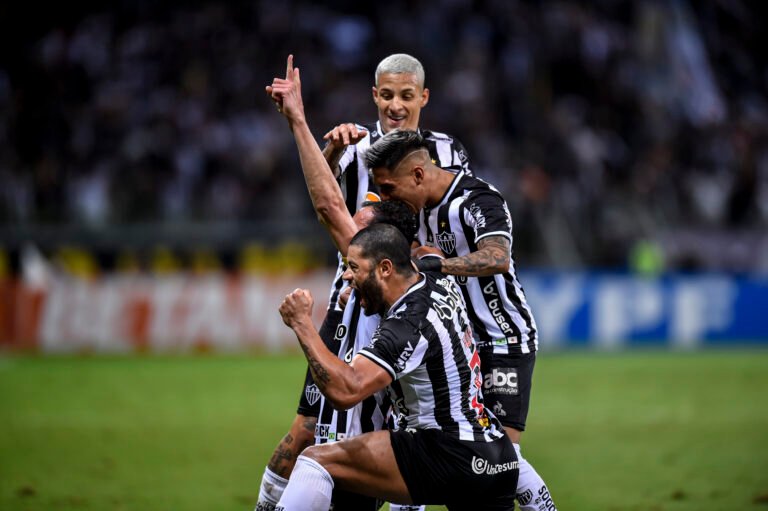 Atlético goleia o Fortaleza e abre grande vantagem na semifinal da Copa do Brasil