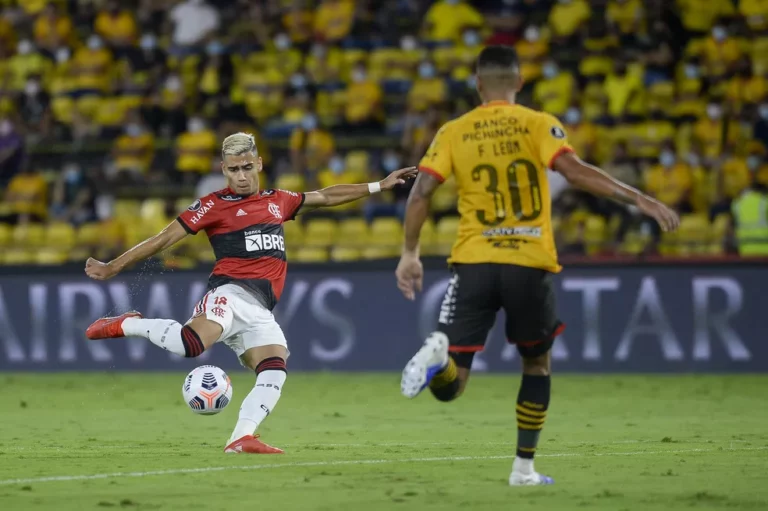 Com apenas sete jogos no Flamengo, Andreas Pereira conquista espaço no time
