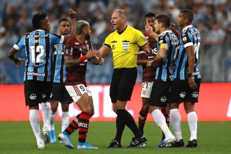 Flamengo se tornará o time com mais jogos apitados por Néstor Pitana na Libertadores