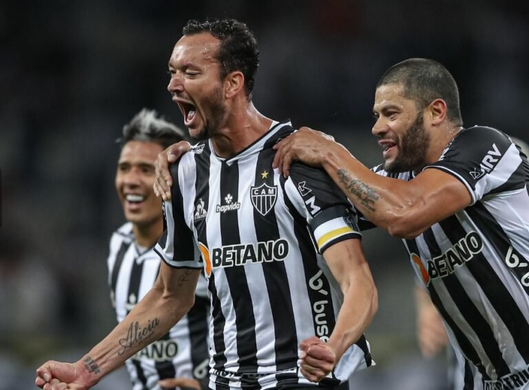 Réver marca em seu jogo de número 300 pelo Atlético Mineiro
