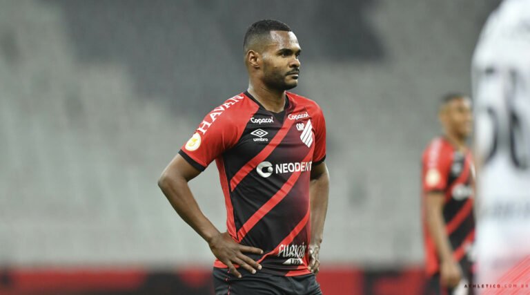 Jornalista diz que Corinthians é o destino mais provável de Nikão