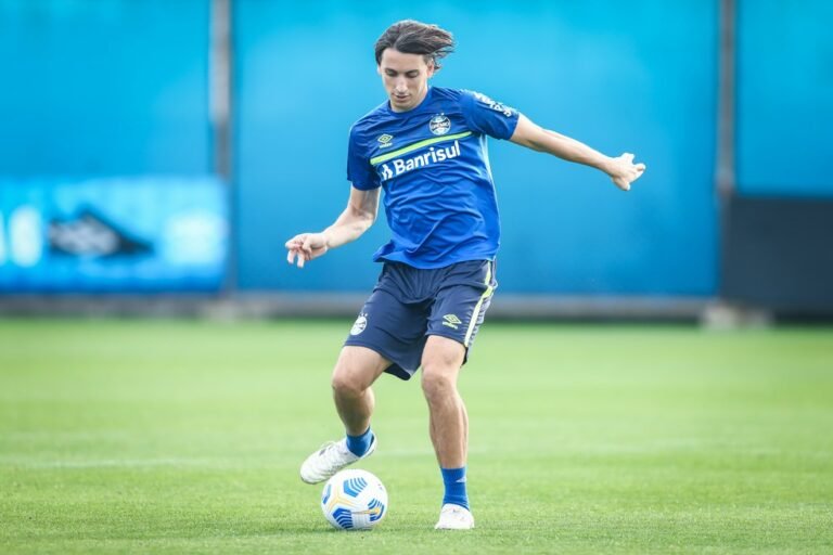 Geromel segue recuperação e Grêmio fica de olho em retorno do zagueiro aos treinos