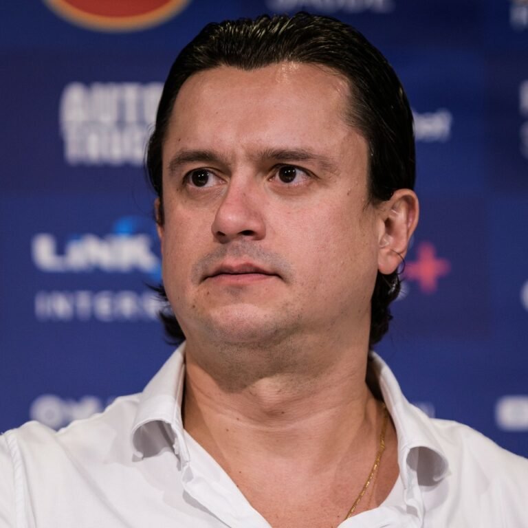 Presidente do Cruzeiro diz que viagem à Europa foi “para trazer coisas positivas” para o clube