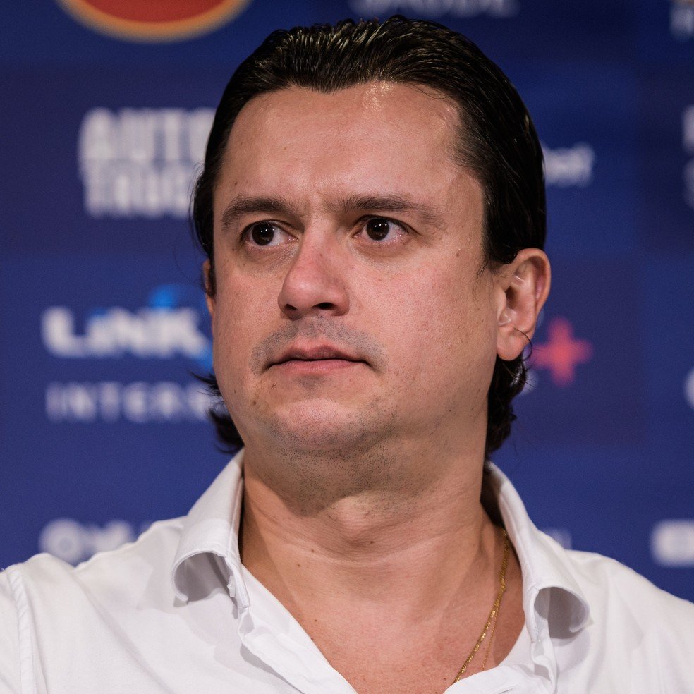 Presidente do Cruzeiro diz que viagem à Europa foi “para trazer coisas positivas” para o clube