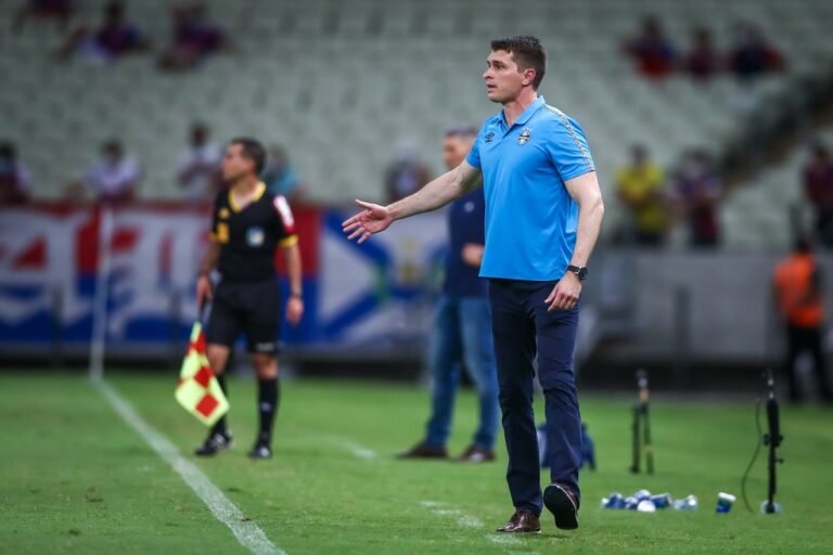 Thiago Gomes desconversa sobre novo treinador para o Grêmio