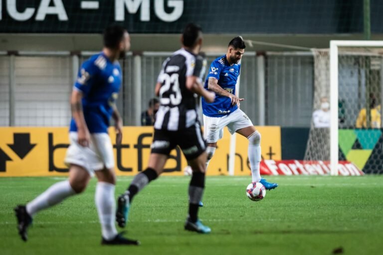 Presidente do Cruzeiro vai tentar encerrar greve dos jogadores