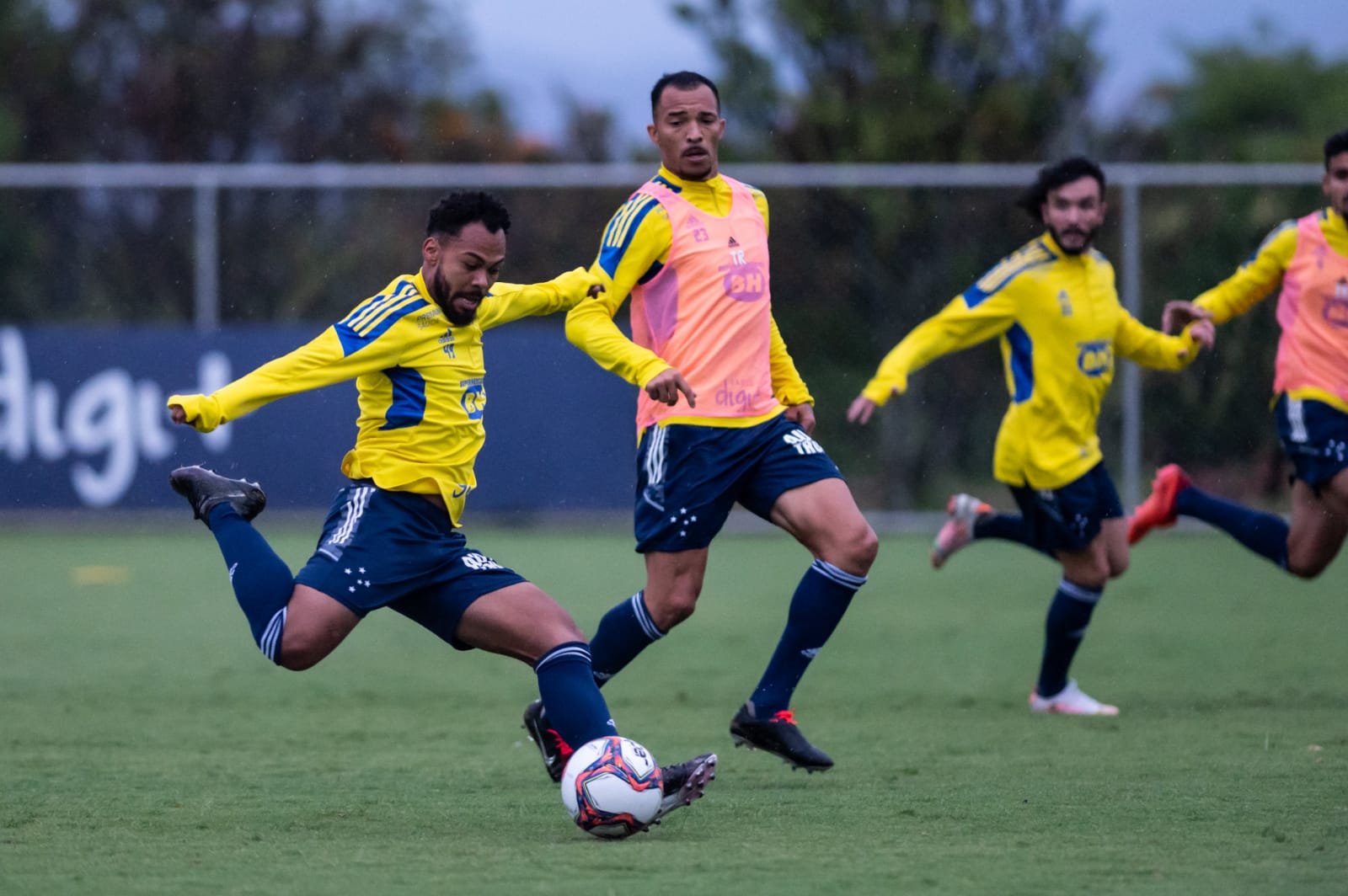 Cruzeiro anuncia volta de treinos, porém jogadores não confirmam retomada