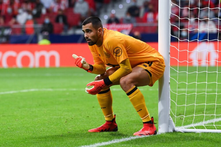 Porto acerta renovação com Diogo Costa