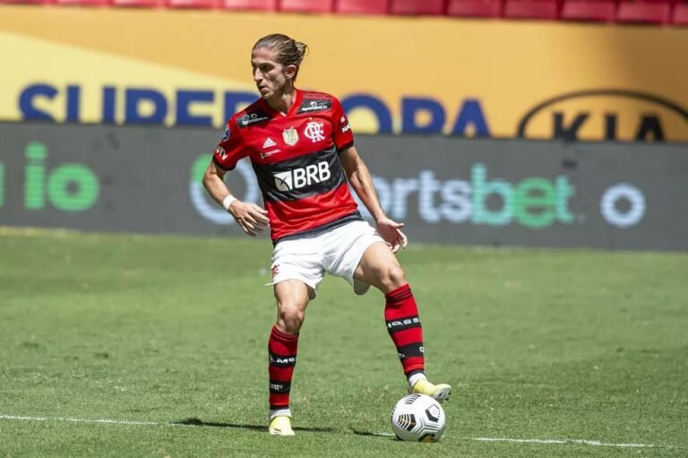 Filipe Luís pode assinar a renovação de contrato já nesta semana